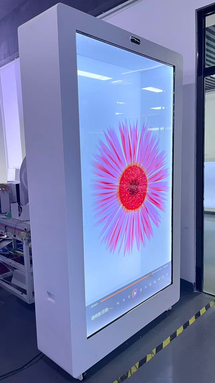 Totem-tactile-immersif-combinant-IA-et-hologramme