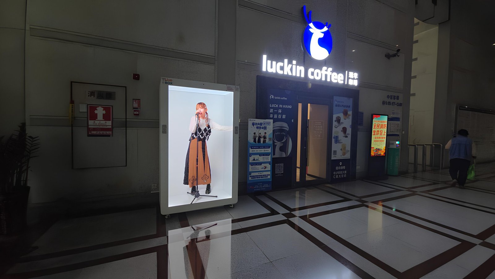 totem tactile avec hologramme